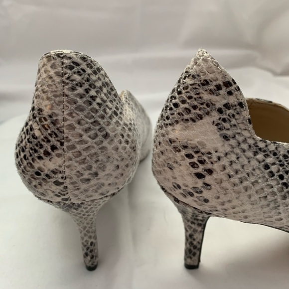 NIB Adrienne Vittadini Snake Print Heels - Picture 7 of 9